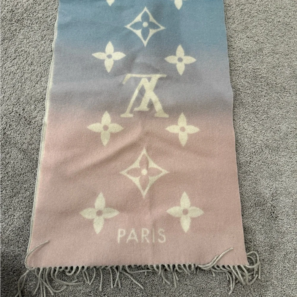 Louis Vuitton Reykjavik Gradient Scarf - Picture 3 of 4